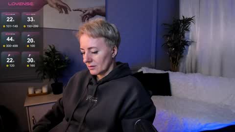 Snapshot of nika_smit chatting on February 28, 10:09 am Nika online show from February 28, 10:09 am
