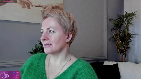 Snapshot of nika_smit chatting on February 7, 10:08 am Nika online show from February 7, 10:08 am