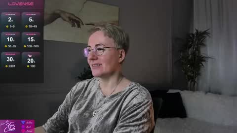 Snapshot of nika_smit chatting on February 16, 8:43 am Nika online show from February 16, 8:43 am