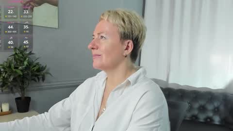 Snapshot of nika_smit chatting on September 12, 9:11 am Nika online show from September 12, 9:11 am