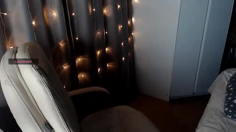 nikaking22 online show from December 19, 5:08 pm