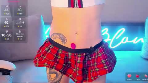 nikki_blondiee online show from March 5, 4:32 am