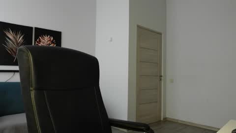 nikki online show from March 30, 2:39 pm