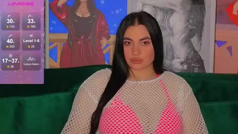 Nikki Kardashian online show from December 10, 8:38 pm