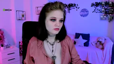nikki_kiss_ online show from July 13, 8:51 am