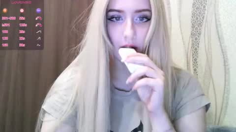 Nikki Roseanna online show from December 1, 1:20 pm