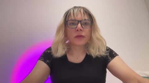 nikki_trans_fun online show from May 19, 7:15 am
