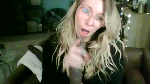 nikkib653466 online show from April 12, 6:56 pm