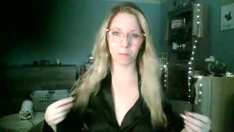 nikkib653466 online show from January 13, 6:59 pm