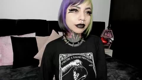 Snapshot of nikkiramone chatting on February 15, 5:09 am Nikki Ramone online show from February 15, 5:09 am
