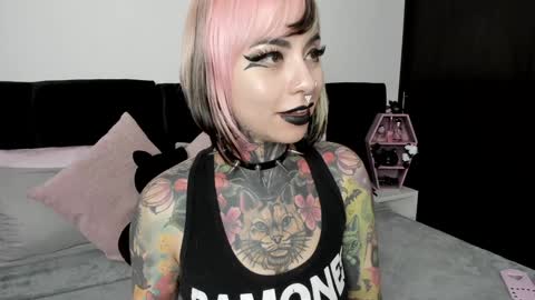 Snapshot of nikkiramone chatting on February 7, 12:50 pm Nikki Ramone online show from February 7, 12:50 pm
