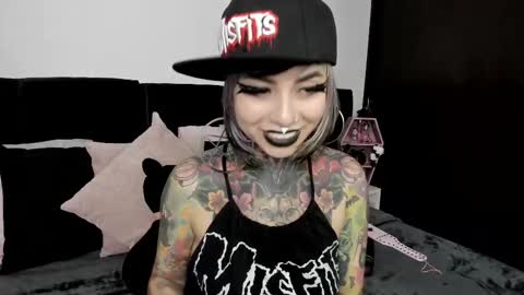 Snapshot of nikkiramone chatting on February 27, 5:51 am Nikki Ramone online show from February 27, 5:51 am