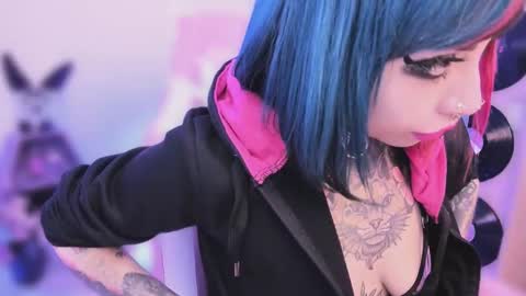 Nikki Ramone   online show from November 7, 3:31 am