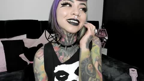 Snapshot of nikkiramone chatting on February 15, 9:15 pm Nikki Ramone online show from February 15, 9:15 pm