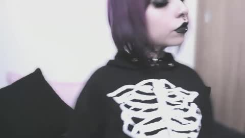 Snapshot of nikkiramone chatting on September 9, 1:33 pm Nikki Ramone online show from September 9, 1:33 pm