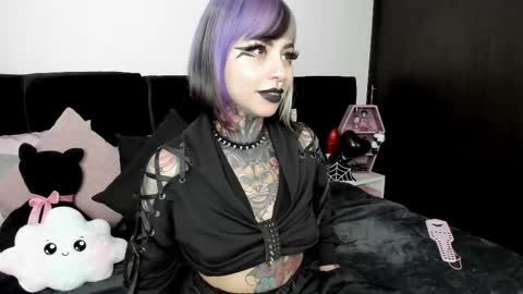 Snapshot of nikkiramone chatting on March 7, 6:02 am Nikki Ramone online show from March 7, 6:02 am