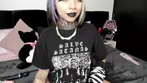 Snapshot of nikkiramone chatting on March 12, 8:30 am Nikki Ramone online show from March 12, 8:30 am