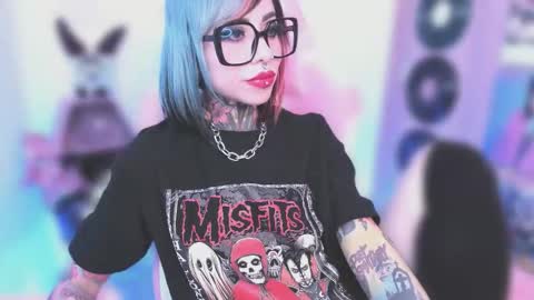 Nikki Ramone   online show from December 3, 10:43 pm