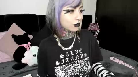 Snapshot of nikkiramone chatting on March 12, 5:24 am Nikki Ramone online show from March 12, 5:24 am