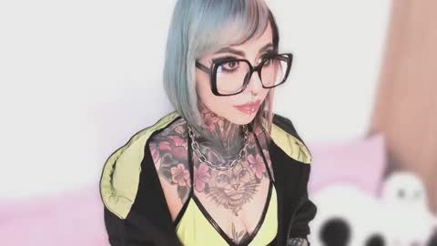 Snapshot of nikkiramone chatting on October 9, 11:32 pm Nikki Ramone online show from October 9, 11:32 pm