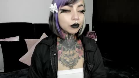Snapshot of nikkiramone chatting on March 4, 8:35 am Nikki Ramone online show from March 4, 8:35 am