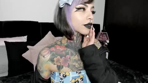 Snapshot of nikkiramone chatting on February 25, 9:09 am Nikki Ramone online show from February 25, 9:09 am