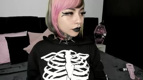 Snapshot of nikkiramone chatting on February 12, 9:52 am Nikki Ramone online show from February 12, 9:52 am