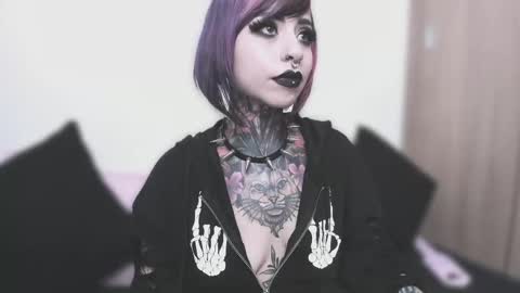 Snapshot of nikkiramone chatting on September 12, 1:35 pm Nikki Ramone online show from September 12, 1:35 pm