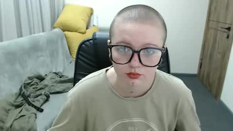Snapshot of nikkysnow chatting on September 15, 8:38 am nikkysnow online show from September 15, 8:38 am