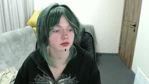 Snapshot of nikkysnow chatting on October 17, 8:18 am nikkysnow online show from October 17, 8:18 am