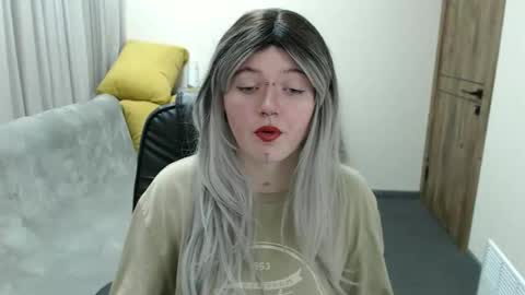 Snapshot of nikkysnow chatting on October 19, 8:30 am nikkysnow online show from October 19, 8:30 am