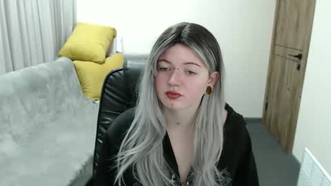 Snapshot of nikkysnow chatting on October 18, 8:29 am nikkysnow online show from October 18, 8:29 am