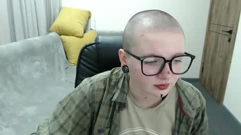 Snapshot of nikkysnow chatting on September 12, 8:05 am nikkysnow online show from September 12, 8:05 am