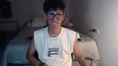 Snapshot of niklaus_wolf chatting on September 18, 7:01 am niklaus_wolf online show from September 18, 7:01 am