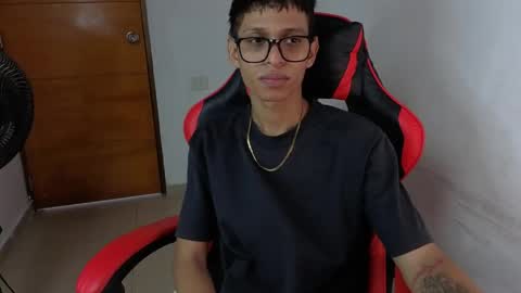 niklaus_wolf online show from April 4, 6:37 pm