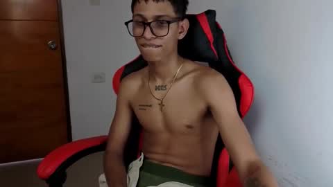 niklaus_wolf online show from March 17, 7:08 pm