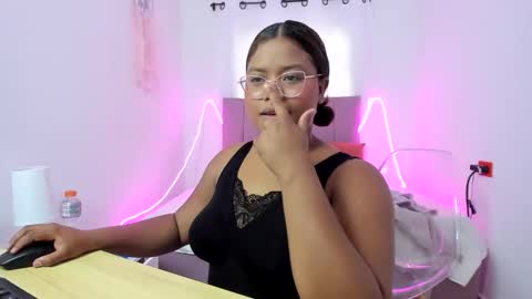 nikol arrieta online show from November 26, 3:42 pm