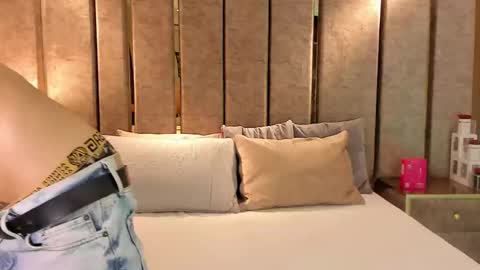 Snapshot of nikostone chatting on October 19, 5:23 am Niko Stone online show from October 19, 5:23 am