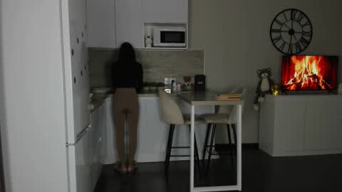 Bella online show from September 18, 4:11 pm