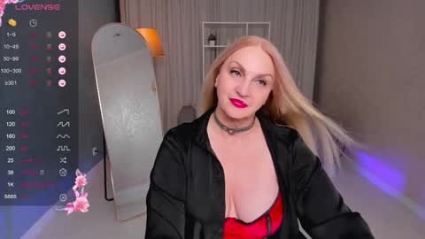 Nina online show from October 18, 3:05 pm