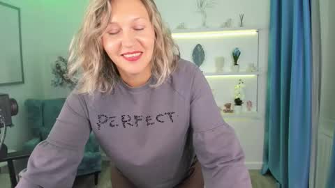 Snapshot of ninastarle chatting on September 18, 6:50 am ninastarle online show from September 18, 6:50 am