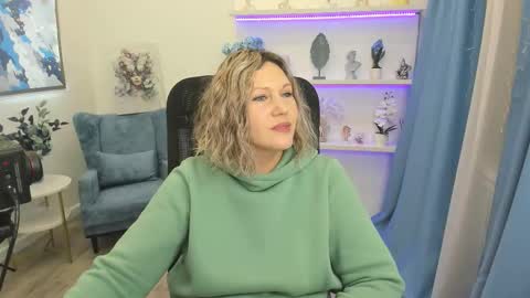 ninastarle online show from January 11, 12:00 pm