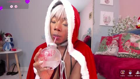 Snapshot of nini_martinii chatting on December 24, 1:17 pm NINI online show from December 24, 1:17 pm