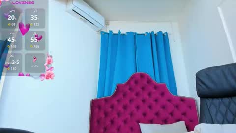 nina dee online show from October 29, 4:47 am