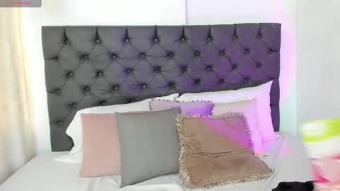 evaaaaaa online show from March 8, 1:03 pm