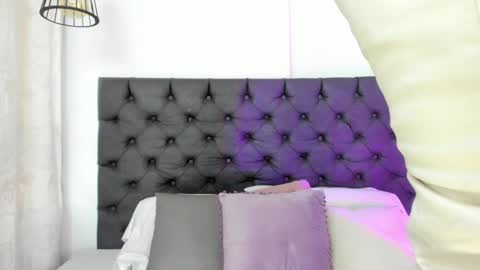 evaaaaaa online show from January 8, 11:21 am