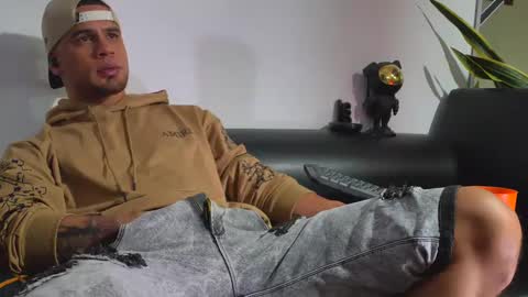 Snapshot of nixon347932 chatting on October 13, 4:47 am Nicolas Muscle online show from October 13, 4:47 am