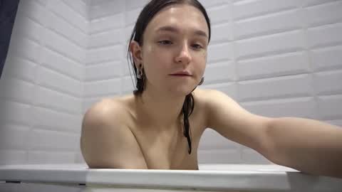 Snapshot of nloraaa chatting on October 6, 3:08 pm Tears Lora online show from October 6, 3:08 pm