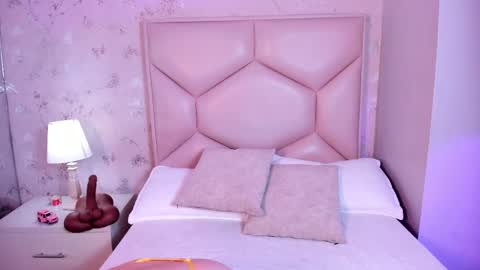   ambarsulliva  online show from October 14, 11:35 am