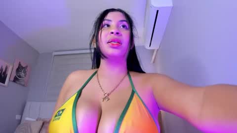 noa_joness online show from May 23, 9:33 pm